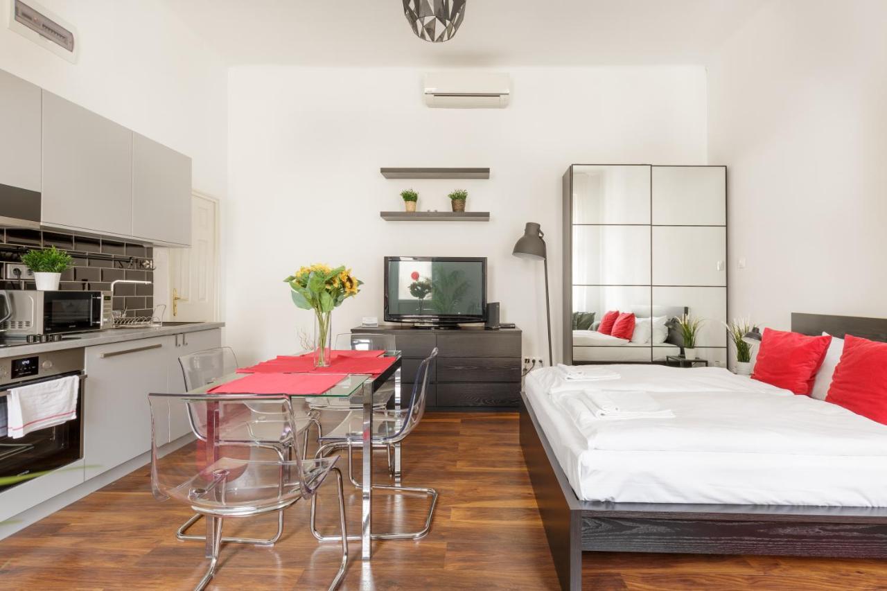 Апартаменты Red Dot Two - New Unit In The Heart Of Party Town Будапешт Экстерьер фото