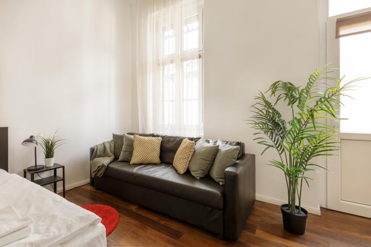 Апартаменты Red Dot Two - New Unit In The Heart Of Party Town Будапешт Экстерьер фото
